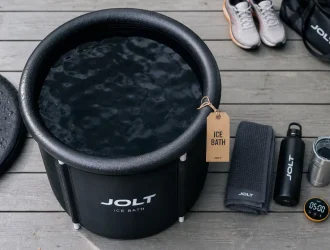 Bain froid JOLT Ice Bath : bain froid portable sur terrasse