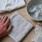 Comment faire dérougir un coup de soleil : eau 15-25 °C, peau rougie, cloques