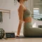 Pilates avant après : posture plus haute et ventre mieux tenu