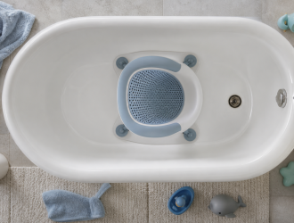 Siège bain bébé antidérapant avec ventouses dans la baignoire