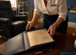 Bien être médical : fauteuil releveur et lit médicalisé en chambre de maintien à domicile