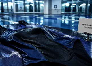 Maillot de bain femme aquagym intersport noir bleu marine, résistant au chlore