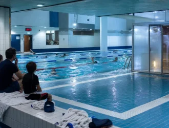 Palestra centre aquatique & bien être à Chaumont : nageurs et espace sauna-hammam