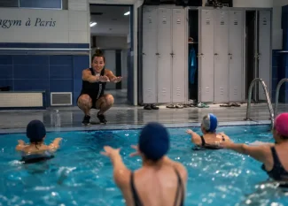 Paris aquagym en piscine municipale à Paris : coach dans l’eau