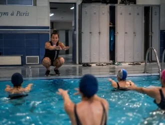 Paris aquagym en piscine municipale à Paris : coach dans l’eau