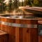 storvatt bain nordique en Red Cedar, couvercle entrouvert, jardin au coucher du soleil